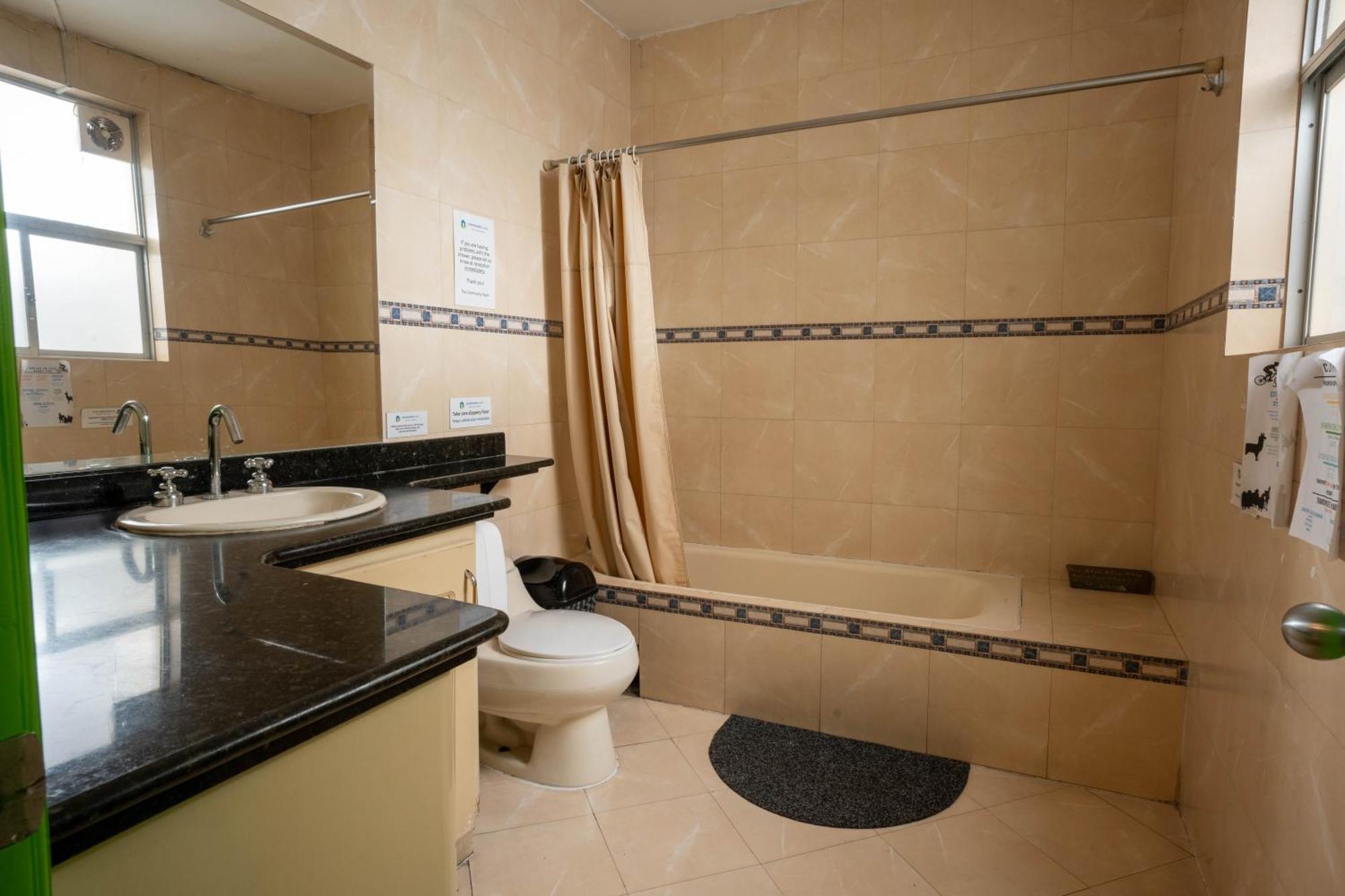 Community Hostel Кито Екстериор снимка